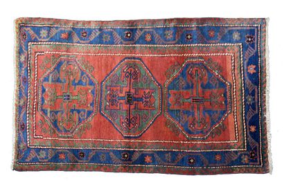 null KAZAK carpet (Caucasus), early 20th century

Dimensions : 170 x 115cm.

Technical...