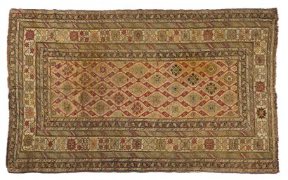 null KONAKEND carpet (Caucasus), late 19th century

Dimensions : 245 x 150cm.

Technical...