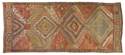 null SOUMAK carpet (Caucasus), late 19th century

Dimensions : 325 x 148cm.

Technical...
