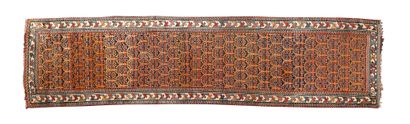 null KAZAK gallery carpet (Caucasus), late 19th century

Dimensions : 365 x 117cm.

Technical...