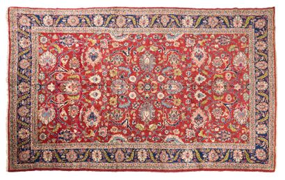 null MELAYER carpet (Persia), early 20th century

Dimensions : 301 x 197cm.

Technical...