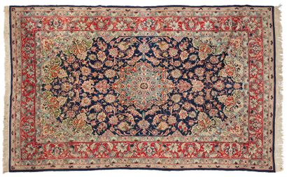 null ISPAHAN carpet (Persia), Shah's era, mid 20th century

Dimensions : 342 x 204cm.

Technical...