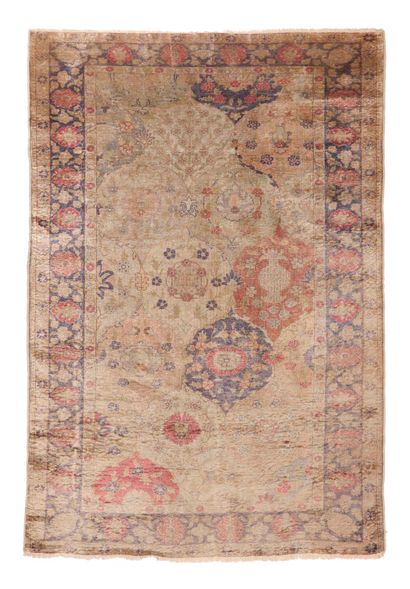 null Silk Caesarea carpet (Asia Minor), 2nd third of the 20th century

Dimensions...