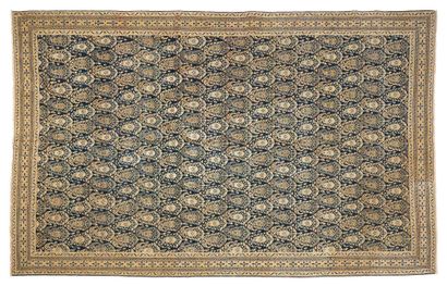 null TABRIZ carpet (Persia), 1st third of the 20th century

Dimensions : 355 x 226cm.

Technical...