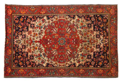 null SAROUK carpet (Persia), late 19th century

Dimensions : 145 x 97cm.

Technical...