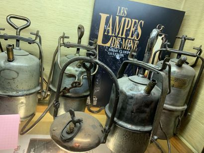 null Ensemble de lanternes et lampes

Lampes Pigeon, à pétrole, lanternes SNCF, lampes...