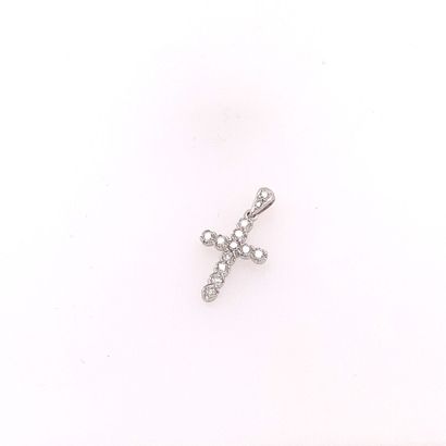 null PENDENTIF croix en or gris (750‰) serti de diamants

Poids brut : 0.77 g.