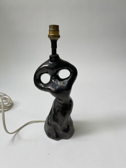 Lampe anthropomorphe Années 1960.

LAMPE ANTHROPOMORPHE en céramique émaillée noire...