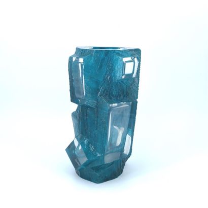 DAUM FRANCE, Vase Argos DAUM FRANCE

VASE modèle « Argos » à structure cubique facettée...