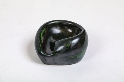 CENDRIER en céramique FRENCH WORK, circa 1960. 

ASHTRAY in glazed ceramic with green...