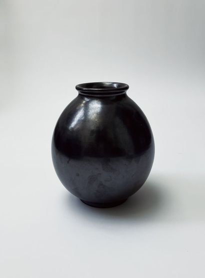 Atelier PRIMAVERA, vers 1940, vase PRIMAVERA Workshop

About 1940.

Ovoid vase with...