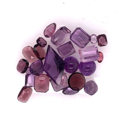 *LOT de pierres violettes *LOT de pierres violettes comprenant tourmaline, améthyste,...