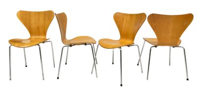 Arne JACOBSEN, suite de quatre chaises empilables série 7 Arne JACOBSEN (1902-1971)

FRITZ...