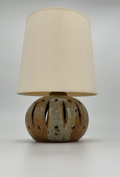 VALLAURIS, petite lampe boule VALLAURIS, vers 1960

Petite LAMPE boule en grès pyrité...
