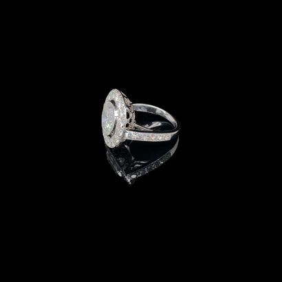BAGUE en or gris et diamants BAGUE en or gris (750‰) ornée d'un diamant taille brillant...