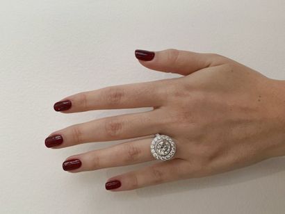 BAGUE en or gris et diamants White gold (750‰) ring set with a brilliant-cut diamond...