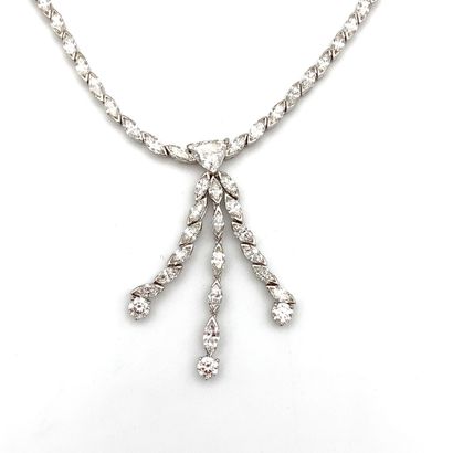 COLLIER ras de cou en or gris et diamants Superb white gold (750‰) choker necklace...
