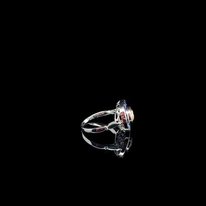 BAGUE en or gris, diamant et saphirs White gold ring (750‰) set with a brilliant-cut...