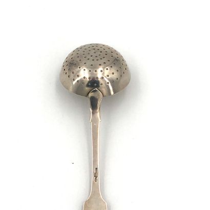 CUILLER PASSE-THE en argent Silver (800‰) PASSE-THE SPOON with single-flat decoration...
