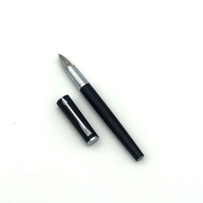 PARKER PARKER ROLLER-BALL STYLE, model INGENUITY 5TH
Black lacquer
In its box.