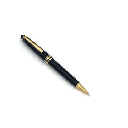 MONTBLANC STYLO PORTE-MINE MONTBLANC Meisterstuck 165
Résine noire et attributs plaqués...