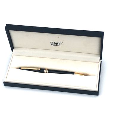 MONTBLANC STYLO MONTBLANC Meisterstuck 165
Black resin and gold plated attributes,...