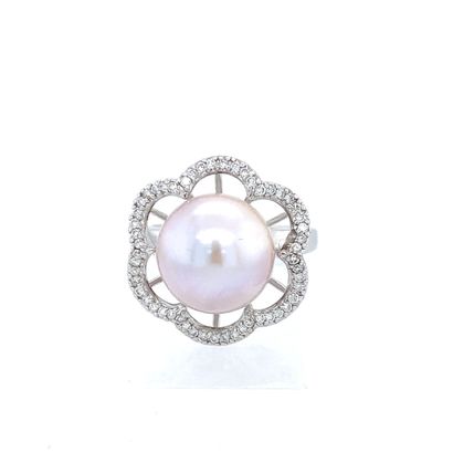 BAGUE en or gris, perle et diamants White gold (750‰) flower ring centered with a...