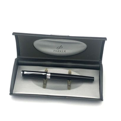 PARKER PARKER ROLLER-BALL STYLE, model INGENUITY 5TH
Black lacquer
In its box.