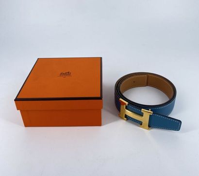 HERMES, Ceinture réversible HERMES
CEINTURE réversible en cuir grainé bleu/fauve,...