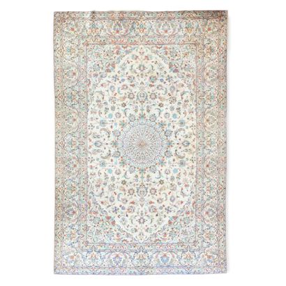 TAPIS - Fin Kachan en soie, Iran Fine silk Kachan, Iran
Silk velvet on silk foundation...