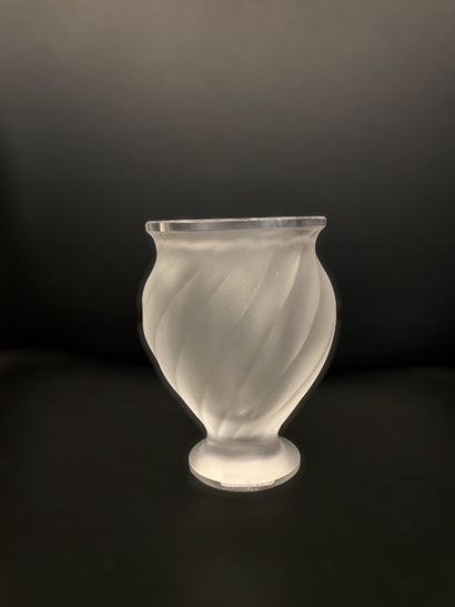 Vase LALIQUE LALIQUE France, Rosine model
Small ovoid vase out of moulded crystal,...
