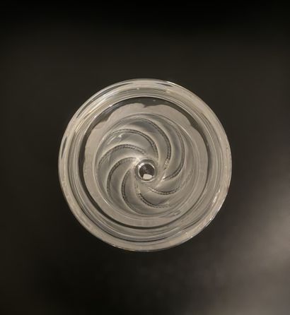 Vase LALIQUE LALIQUE France, Ermenonville model
Small crystal vase pansu with decoration...