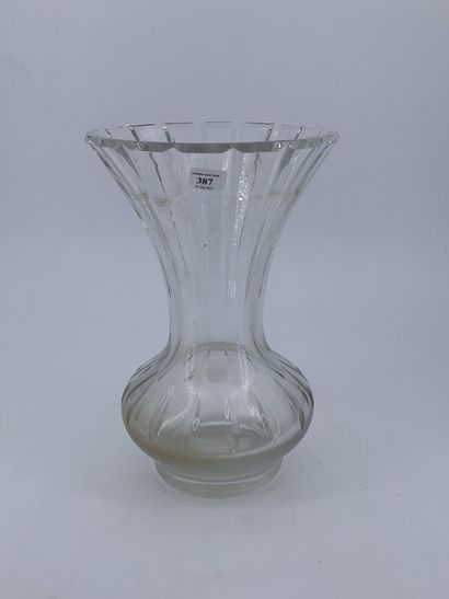 BACCARAT BACCARAT - Grand vase corolle en cristal.
Cachet sous le pied.
Hauteur :...