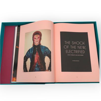 David Bowie David Bowie
Mick Rock, The Rise of David Bowie,Taschen, 2015.
Très rare...