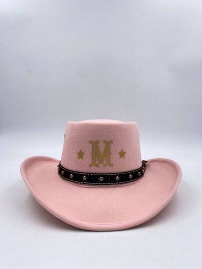 Madonna Madonna 
Lot 'Music'
- Très rare disque d'or.
- Chapeau 'Music Cowboy Hat...