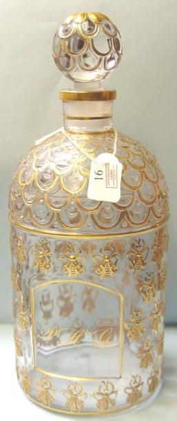 Guerlain Flacon en verre, modèle abeilles dorées. H: 25,5 cm