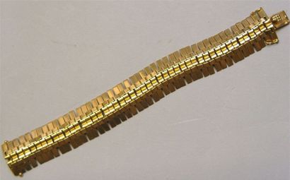 null Bracelet ruban articulé en or, circa 1950. Poids 47,4g