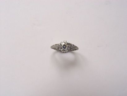 null Bague en platine sertie d'un diamant TA de 1,62 cts (époque 1920), Poids brut:...