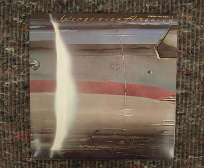 null WINGS : triple LPs Over America CAPITOL EPS50001-3 (EX / EX) Japan + poster