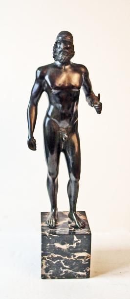 null Bronze dans le goût de la Grèce Antique : Athlète , socle en marbre.

Haut /41...