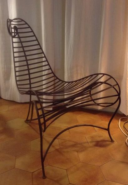 null André DUBREUIL (né en 1951° : ''Spine Chair'' (circa 1980)

Fauteuil en fer...