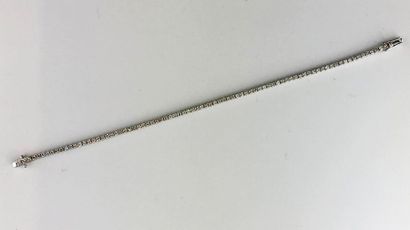 null Bracelet ligne en or 750°/°° serti de diamants 1,50 env., Poids brut: 6,32g