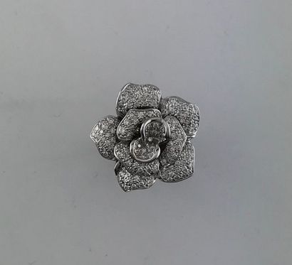 null Bague ''rose'' en or gris 750°/°°sertie d'un pavage de diamants, TD 54, Poids...