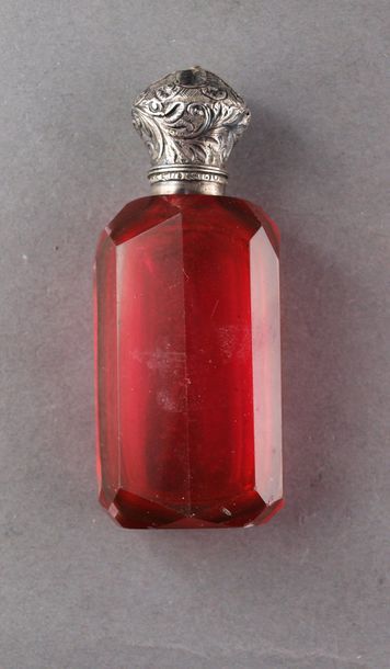 null flacon à parfum en verre rouge, col et couvercle en argent étranger 800 °/°°,...