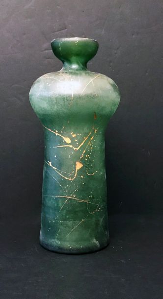 J Paul Van Lith Vase en verre soufflé vert...