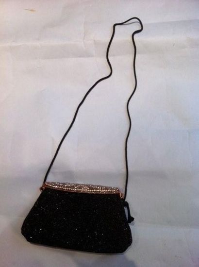 Anonyme circa 1925/30 sac du soir perlé noir, fermoir en métal, strass et perles...