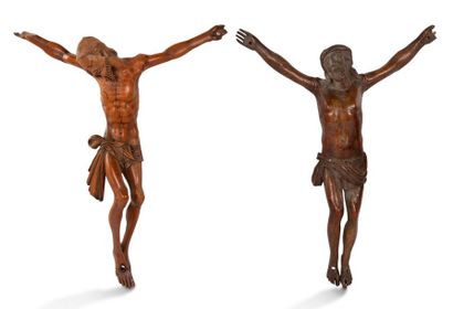 null ENSEMBLE DE DEUX CHRIST en bois sculpté, le périzonium courtEurope, XVIIe siècle
H:...