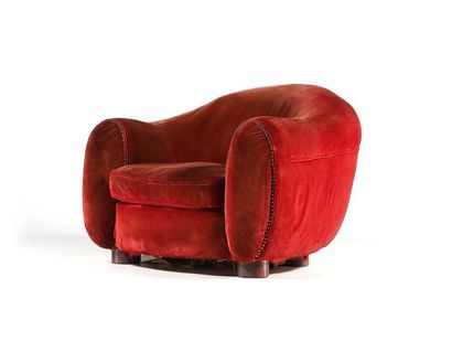 Jean Royère (1902-1981) 
Rare fauteuil Boule dit "Ours polaire"

Chêne, velours

70...