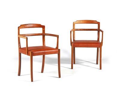 Ole Wanscher (1903-1985) 
Paire de fauteuils
Cuir, bois
80 x 56 x 50 cm.
Cado, 1...