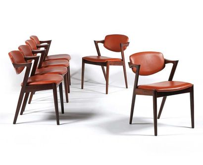 KAI KRISTIANSEN (1910-1975) 
Suite de 6 chaises
Cuir, bois
73 x 51 x 48 cm.
Bovenkamp,...